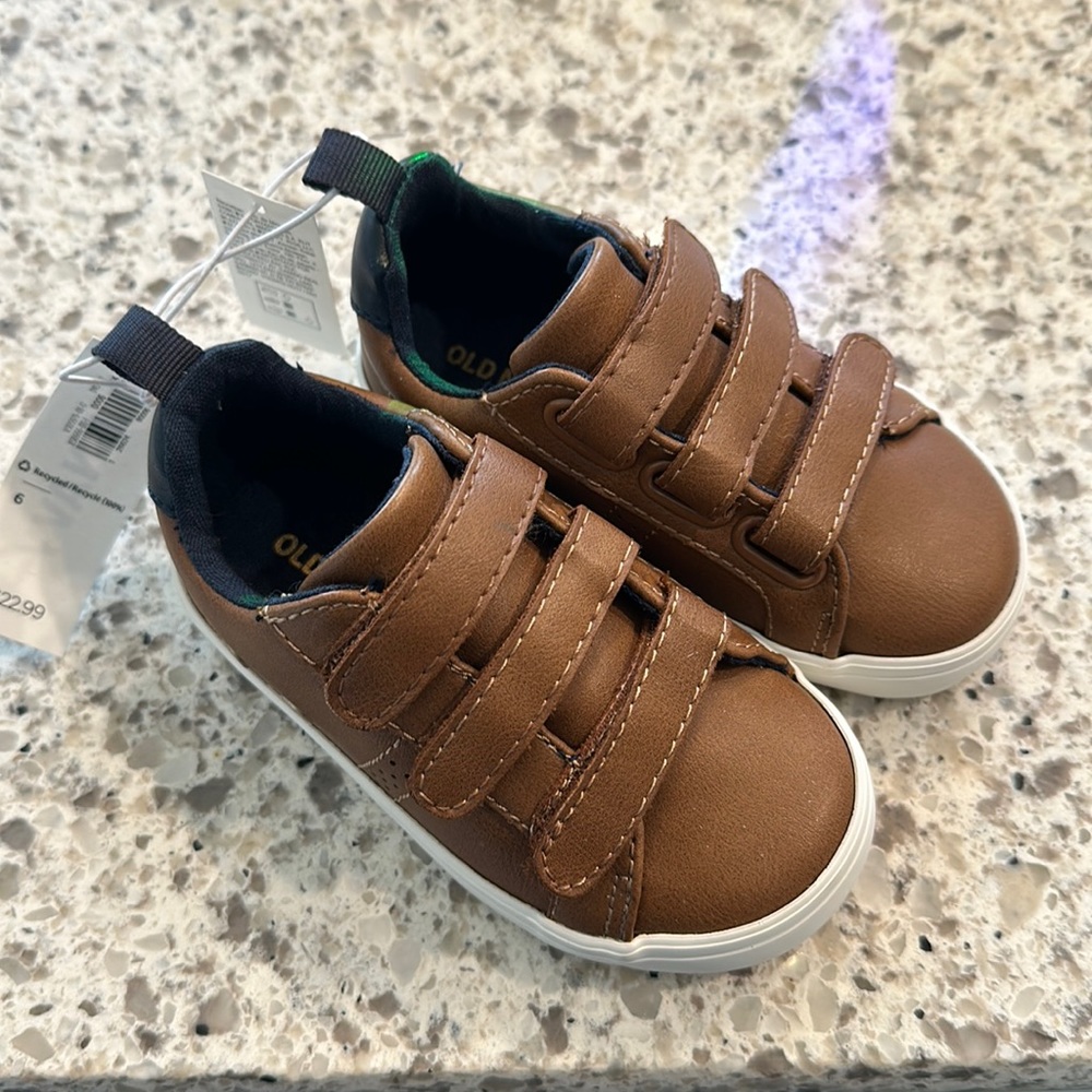 Old navy brown shoes